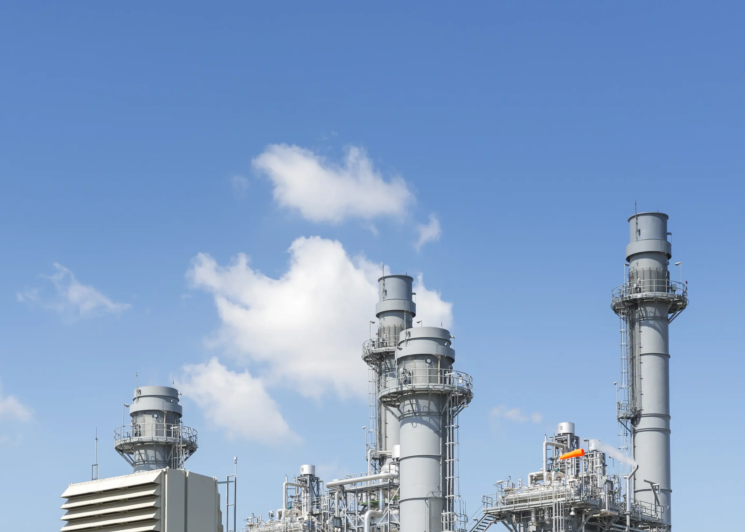 A gas power plant is a type of power generation facility that uses natural gas or other gases, such as propane or methane, as a fuel source to produce electricity.